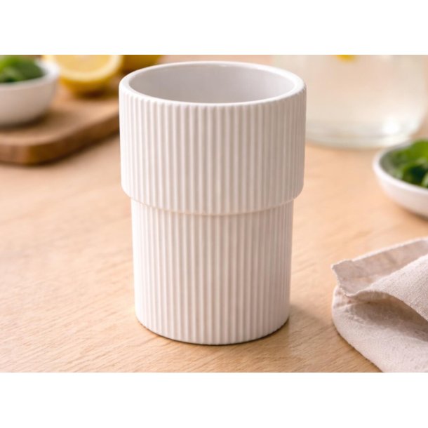Gipsform til kop med lodrette striber, h�jde 100 mm